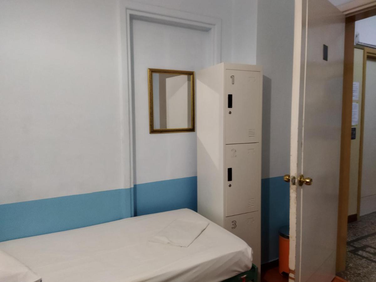 San Remo Hostel Атина Екстериор снимка